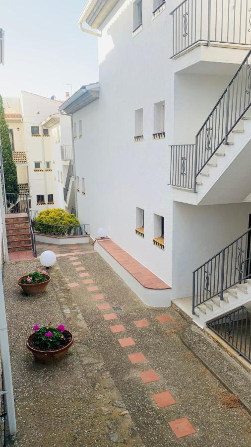 La Baie De Rose Apartment Roses Exterior photo